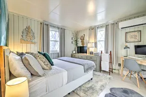 Chic Poconos Home: Fall Foliage Escape - Image 5