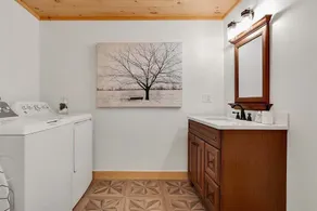 Paradise Valley Lodge - Image 2