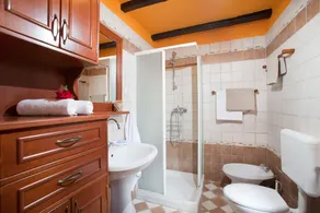 Wonderful, secluded, minutes from the beach, with 5 bedrooms - Image 4