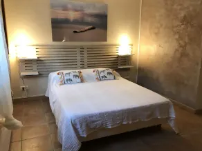 In ruhiger, hügeliger Lage, helle Wohnung unter den Kiefern! - Image 5