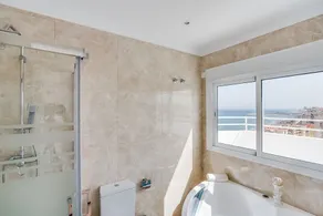 Bedøvelse penthouse i første linje stranden i Fuengirola - Image 2