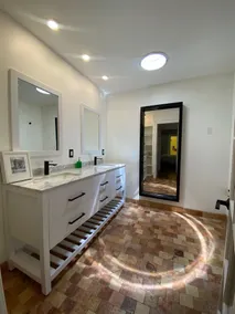 Luxurious, Spacious 4 Br, 2.5 Ba Residence in Unbeatable Downtown Location - Image 3