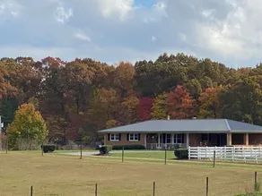 Peaceful 3 bedroom home with full basement on farm land - Image 3