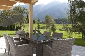 Spacious vacation home with large garden - Image 5