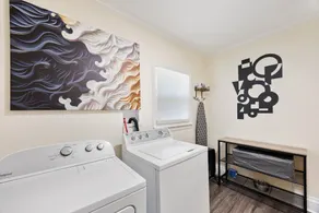 Quiet and contemporary home in coveted Watts-Hillendale. Close to Duke/VA. - Image 4