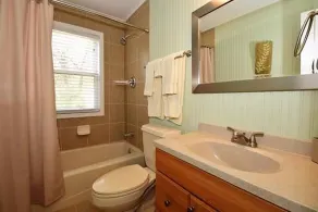 Cozy and Private Home Located within Minutes of Downtown and the Water - Image 2