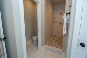 Ett vackert, helt nytt 5 sovrum hem, 5 minuter från Lake Michigan och pool! - Image 3