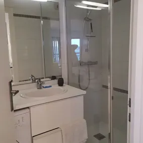 4 pers, en front de mer , vue mer ,  plage  à 20 m, parking privé, terrasse - Image 2