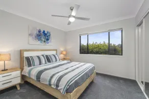 AS NEW SPARKLING 3 BEDROOM TOWNHOUSES ON THE GOLF COURSE - Image 4
