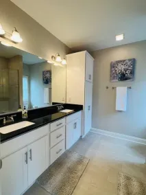 Luxury 4 Bedroom Home and private deck by MCG 6 - Image 2