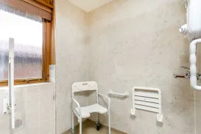 Vier-Sterne-Lodge mit zwei Schlafzimmern und Bädern, herrlicher Aussicht und doch in der Nähe von Pubs und Strand - Image 5