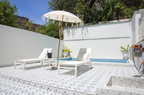 Queen Suite - Luxury Rooms - Image 5