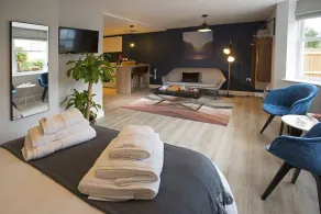 The Studio a chic Scandi-style apartment a stroll from the centre with parking. - Image 3