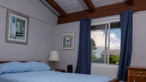Airy beach cottage steps away from Pine Point Beach! - Image 5