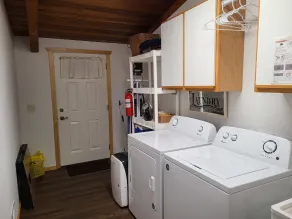A TOUCH OF COUNTRY LIVING         Minutes from Madison - Image 3