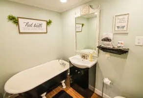 Rare find! Spacious home near wedding venues & CB/OMA. Perfect for entertaining! - Image 5