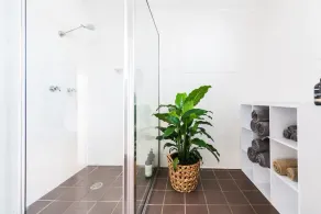 Tranquil 4 bedroom house with fireplace - Image 4
