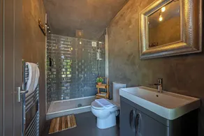 Lavender Lodge - Image 2