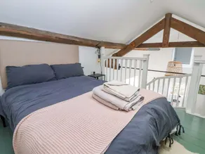 A Cosy Cwtch Retreat in the Heart of the Clwydian Range - Image 5