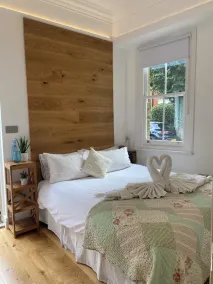 Beautiful One bedroom contemporary Interior Designed  Flat just off Kew Green - Image 5