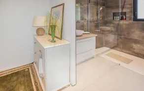 Beautiful home in Robion - Image 3