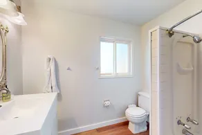 Soundfront home with WiFi, washer/dryer, central AC, and enclosed yard - Image 4