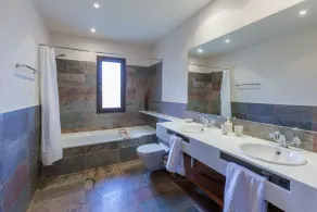 MANSION SES OLIVERES - Villa de luxe avec vues lointaines et piscine privée - Image 3