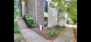 Beautiful 2BR/1BA Renovated Condo near DC w/pool - Image 3