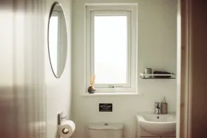 Luxury self-catering cabin - panoramic mountain views, short walk from the beach - Image 3
