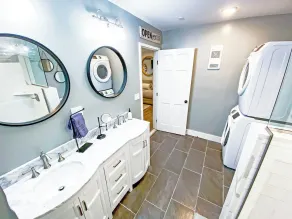 Lakeshore Cottage- Family and Pet Friendly, Lakefront, Fireplace, and Gameroom - Image 5