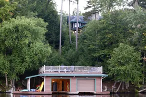Camp Saranac: Gorgeous & grand lake home w mountain views, water sports, hiking - Image 5