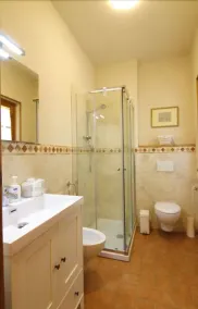 Stunning Private Villa for 4 Guests With Wifi, Private Pool, TV, Veranda, Pets Allowed and Parking - Image 3