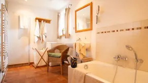 Small romantic apartment with sauna, garden, pool - Image 5