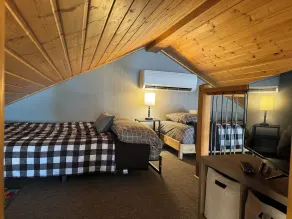 Lakefront Family Cabin + Sandy Swim Beach + Bonfires + Sunsets+pontoon rental - Image 5