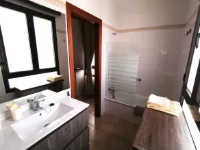Villa with private heated swimming pool, Wifi, Prime video, BBQ, tennis table - Image 2