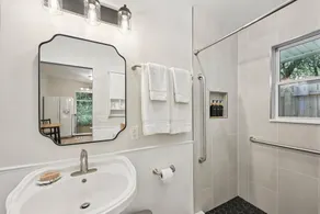 Pet Friendly Studio with Private Fenced Yard - Image 3
