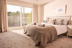 Port Side - Boutique Home with Outstanding River Views - Image 4