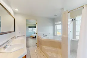 Soundfront home with WiFi, washer/dryer, central AC, and enclosed yard - Image 2