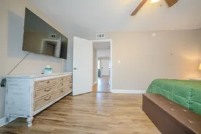 Convenient to campus and The Square - Image 5