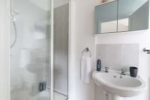1 Bedroom Apartment with sofa bed (Max 4 people), short walk to Falmouth's beaches, private parking - Image 2