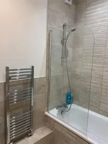 One Minute To Beachfront Bournemouth 3-Bedroom 3-Bathroom With Free Parking - Image 4