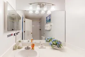 Spacious home with enclosed pool, open layout, washer/dryer, internet, & AC - Image 3