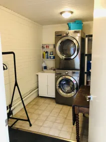 Vues à couper le souffle sur la rivière Niagara depuis une maison contemporaine privée à NOTL - Image 2
