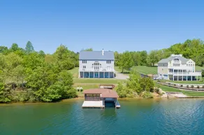 Dog-friendly, lakefront home with private dock, 2 kayaks, decks & game room - Image 4