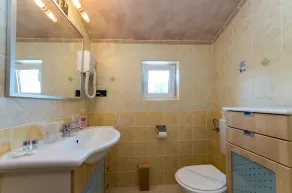 Cozy house with sea view, garden and terrace, free WiFi - Image 2
