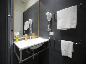 Al 7 Rooms - Image 4
