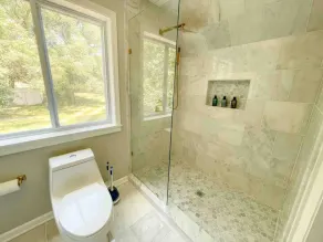 NEW! Lakefront Home, mins to Racetrack & downtown - Image 5