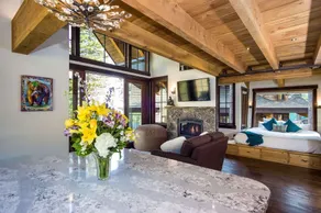 Available NEW YEAR'S WEEK- SLOPESIDE with PRIVATE Treetop Hot Tub-2 Bdm/2 Bath Luxury Ski-in/Ski-out - Image 5