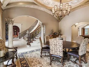 Holiday Vacation Mansion + Hot Tub near DT Atlanta - Image 4