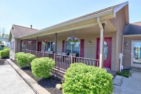Lake front 7-bedroom house with movie theatre, hot tub, and game room! - Image 4